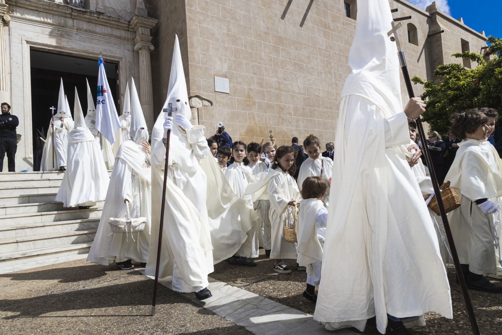 Fotos | Así ha sido la procesión de la Hermandad del Resucitado
