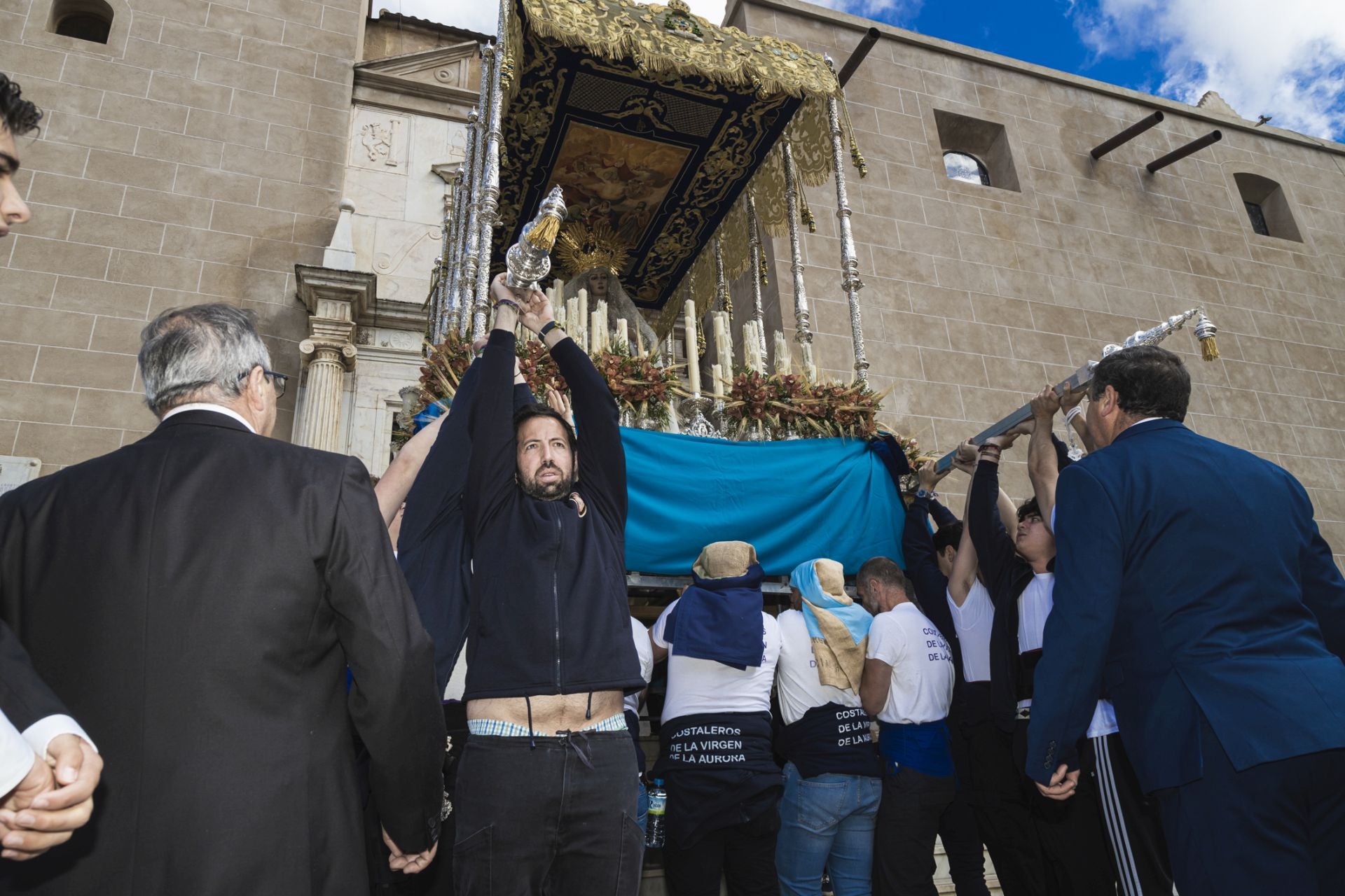 Fotos | Así ha sido la procesión de la Hermandad del Resucitado
