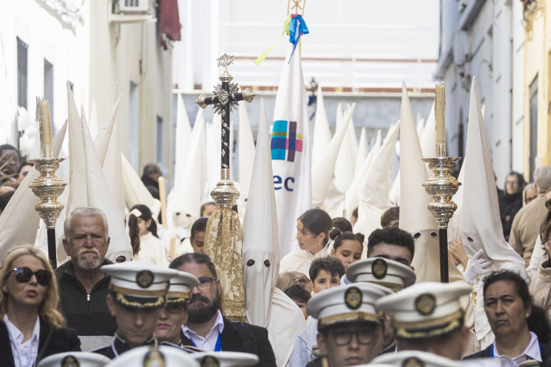 Fotos | Así ha sido la procesión de la Hermandad del Resucitado