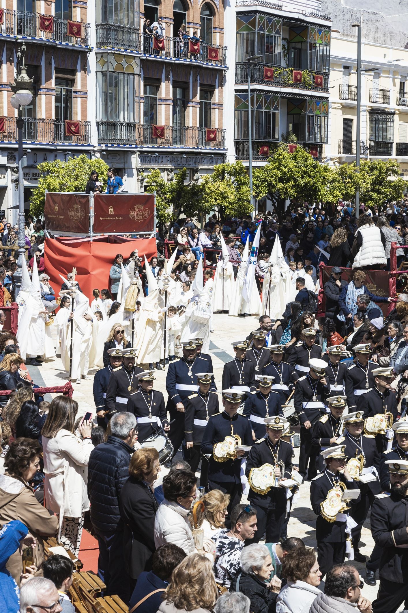 Fotos | Así ha sido la procesión de la Hermandad del Resucitado
