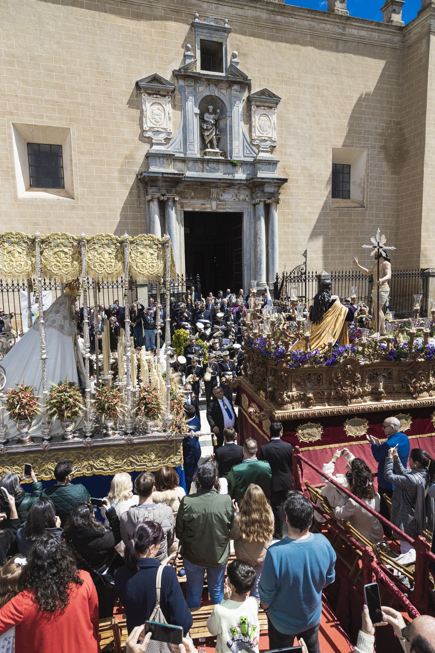 Fotos | Así ha sido la procesión de la Hermandad del Resucitado