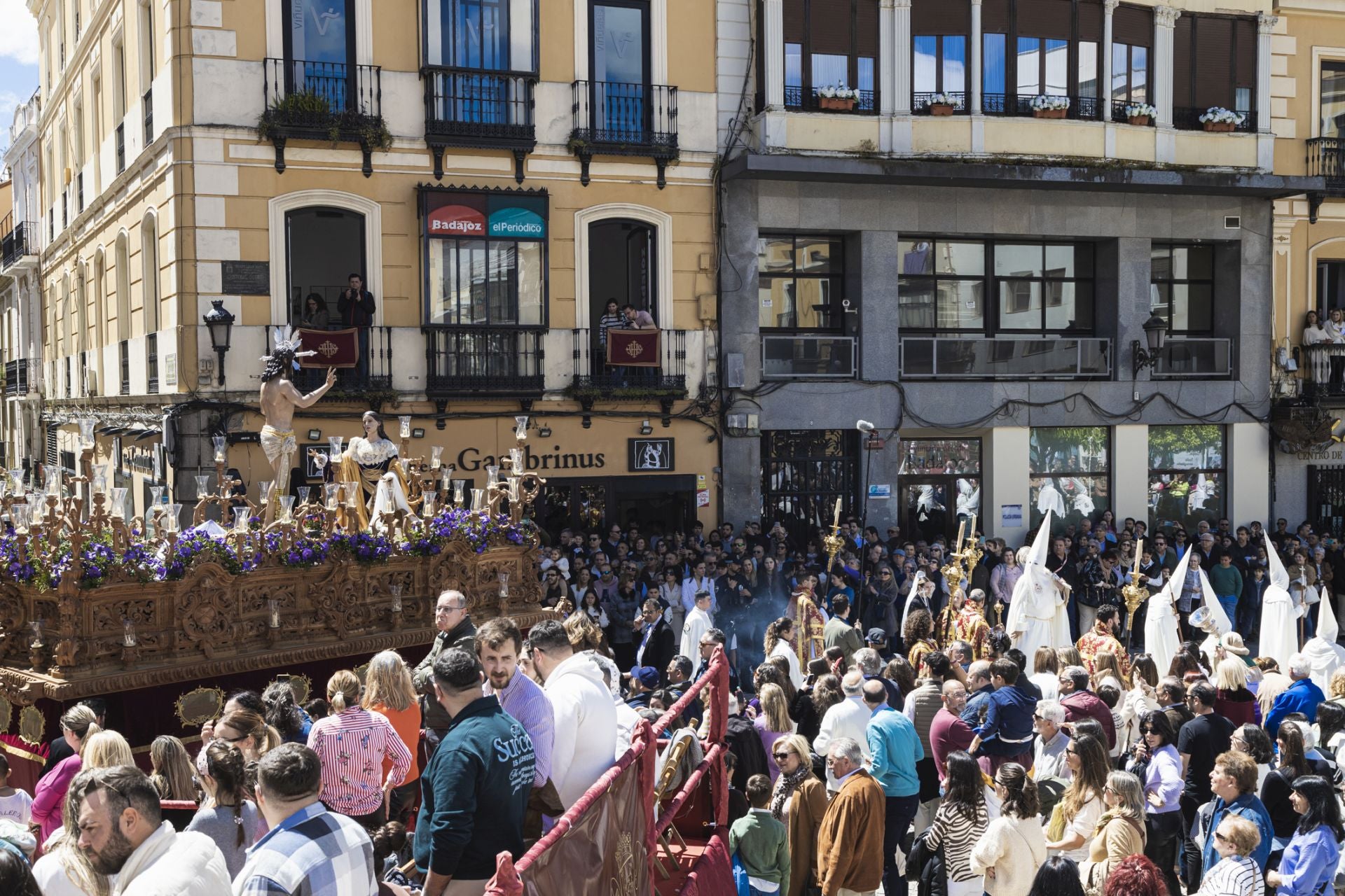 Fotos | Así ha sido la procesión de la Hermandad del Resucitado