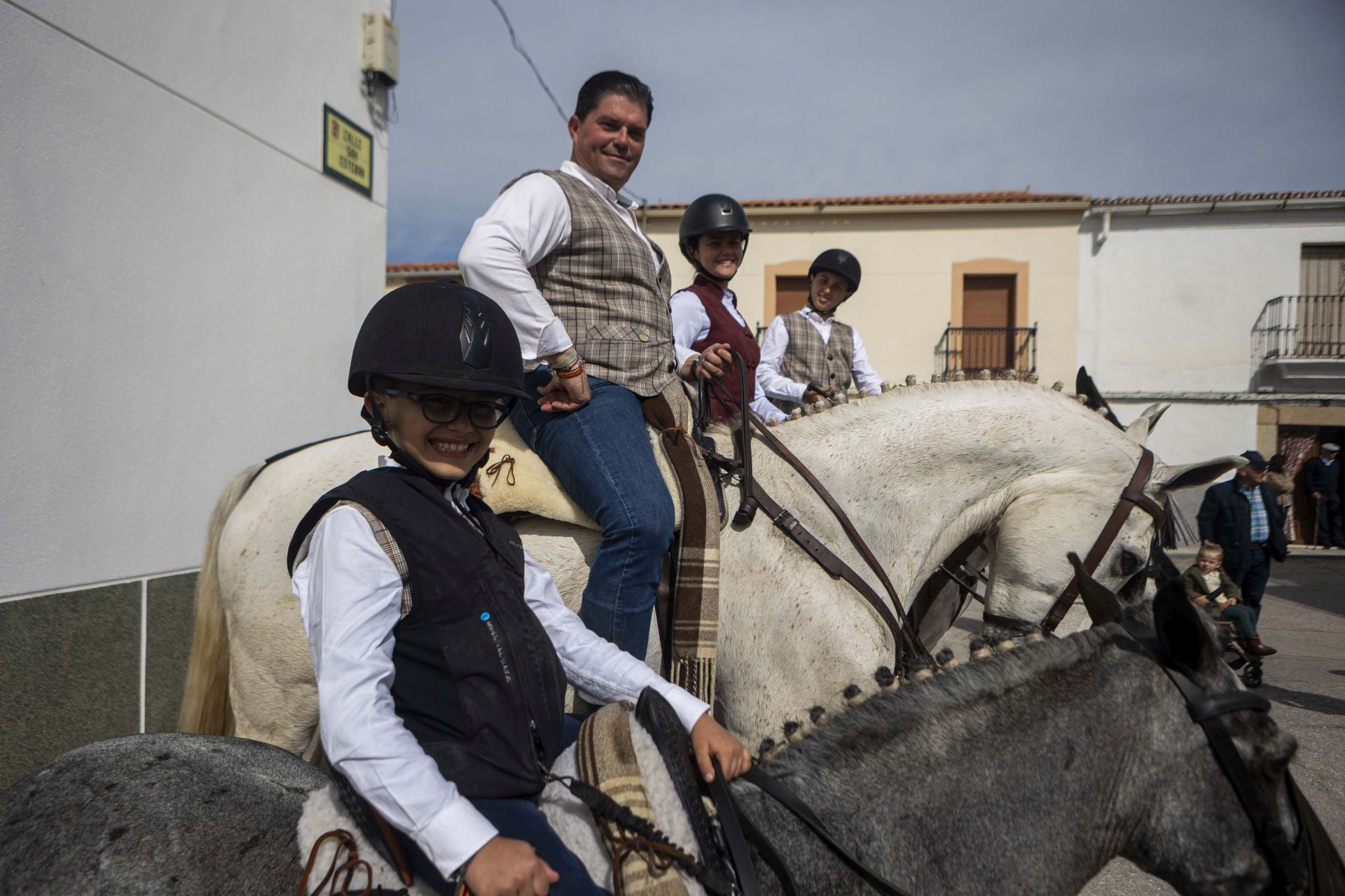Así han cruzado los jinetes por La Corredera de Arroyo de la Luz