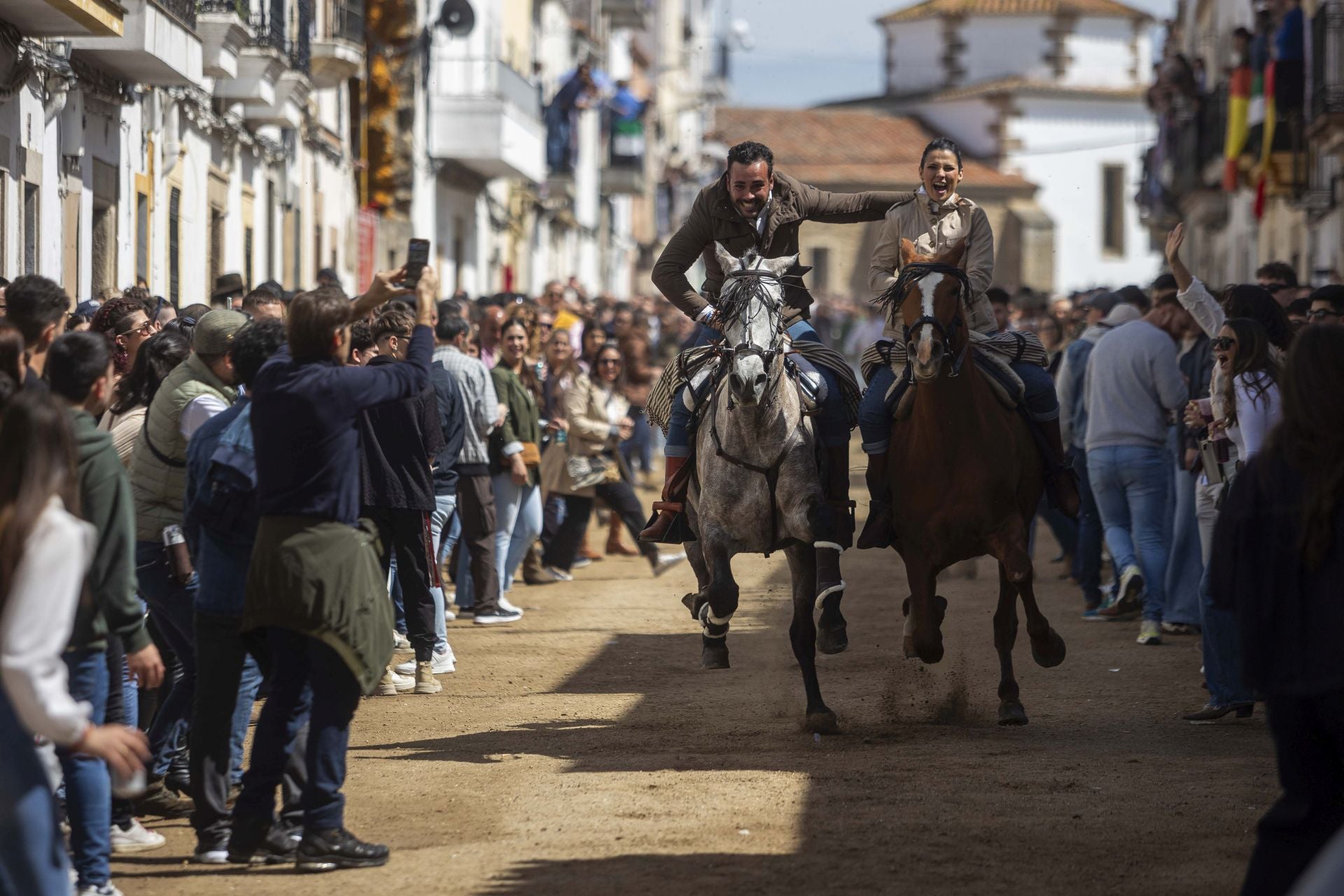 Así han cruzado los jinetes por La Corredera de Arroyo de la Luz