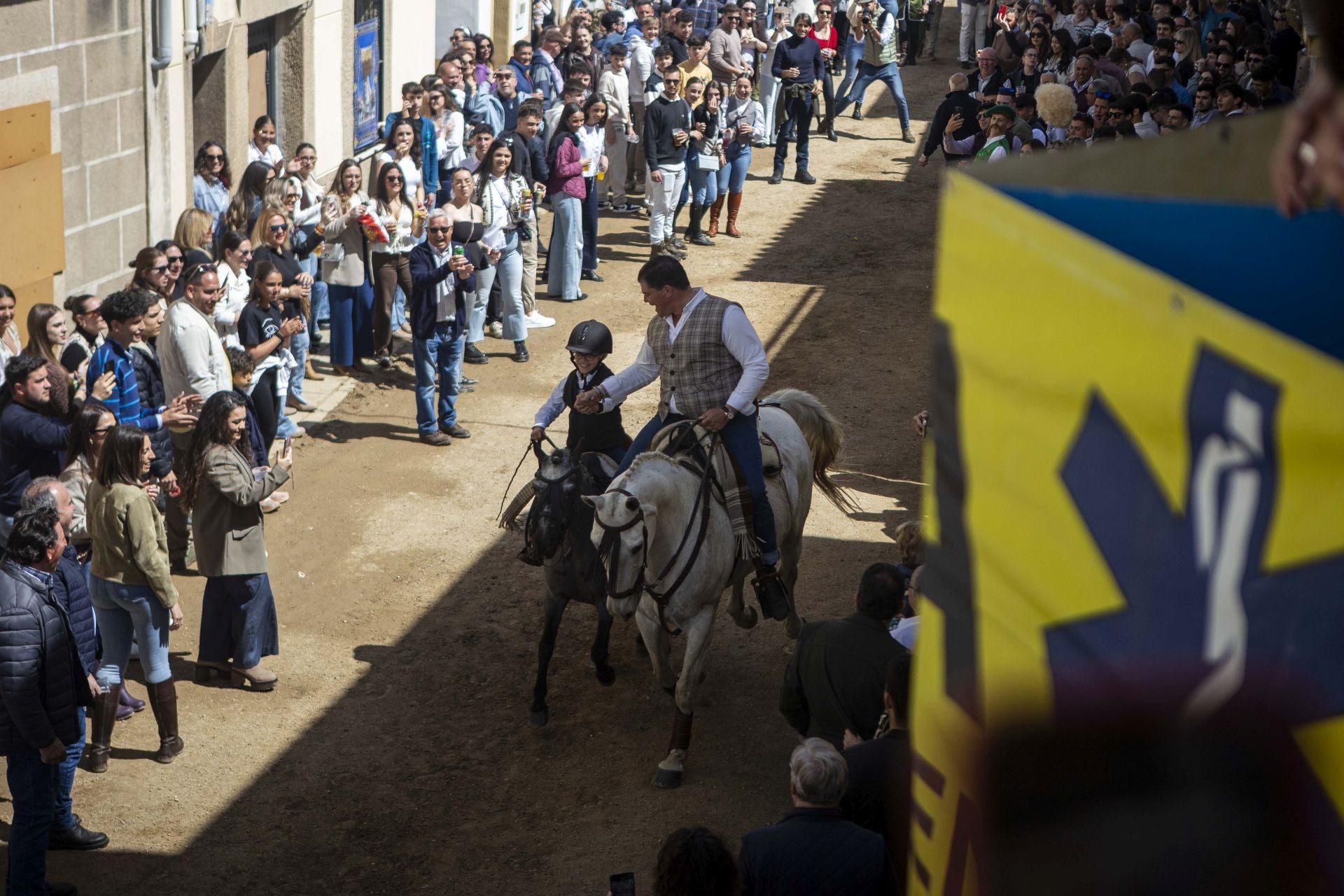 Así han cruzado los jinetes por La Corredera de Arroyo de la Luz