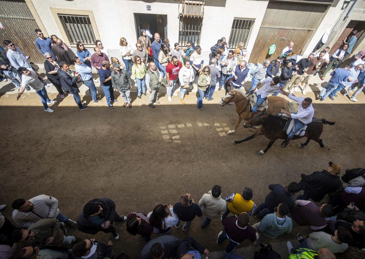 Imagen secundaria 1 - A galope por La Corredera de Arroyo de la Luz con siete años