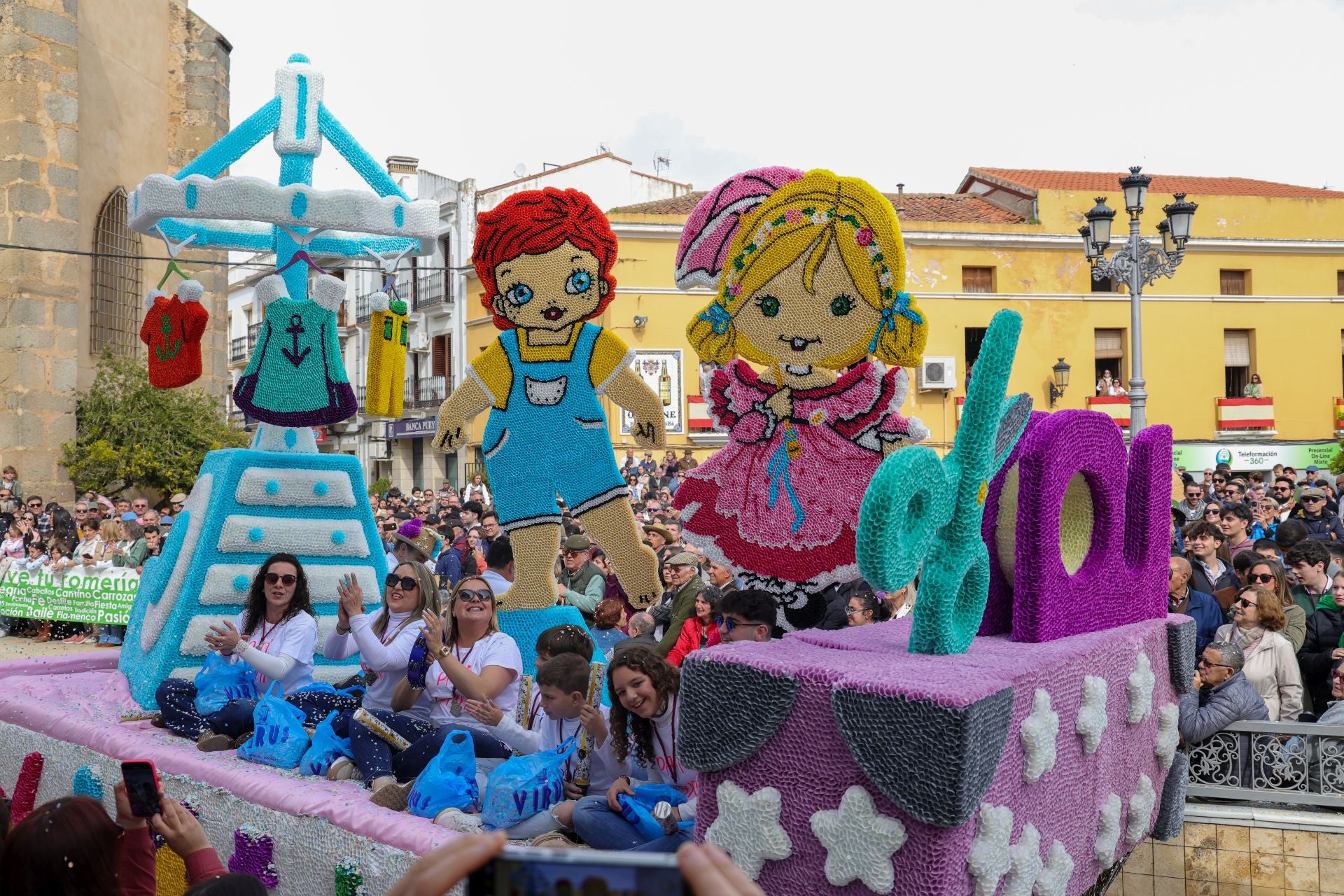 Fotos: Desfile de carrozas de la romería de Piedraescrita de Campanario