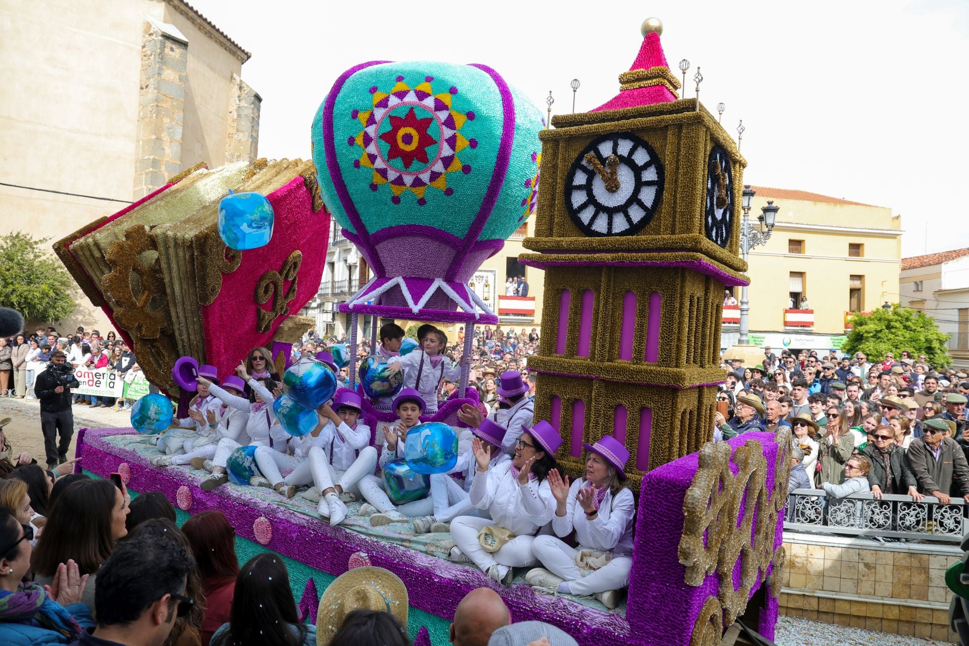 Fotos: Desfile de carrozas de la romería de Piedraescrita de Campanario