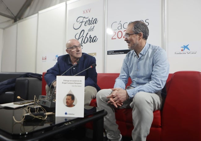 Presentación este lunes de 'Diálogo en ausencia de Ángel Campos Pámpano', de Suso Díaz Estévez (derecha).