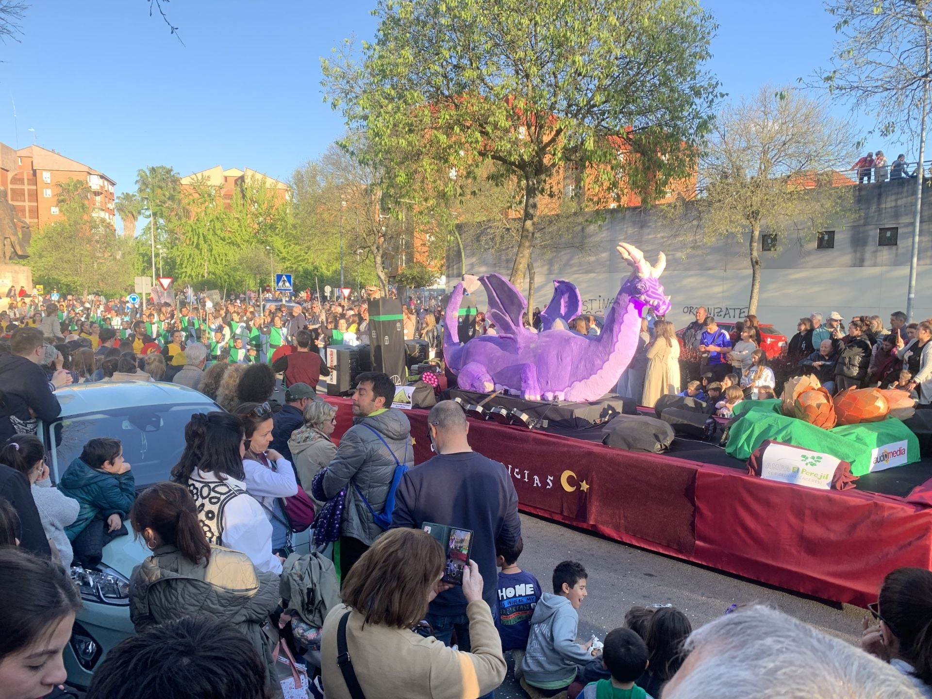 El desfile de San Jorge de Cáceres, en imágenes
