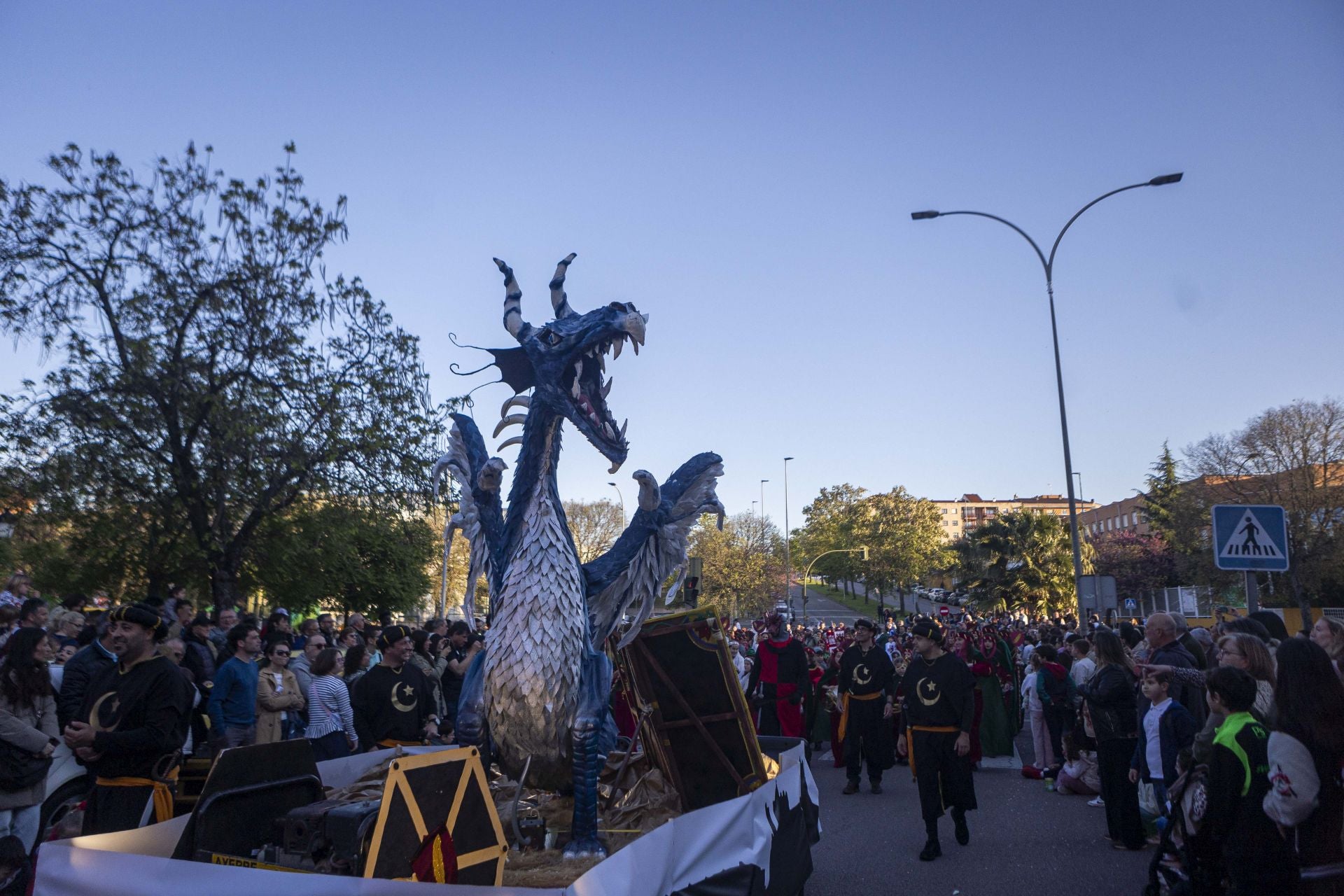 El desfile de San Jorge de Cáceres, en imágenes
