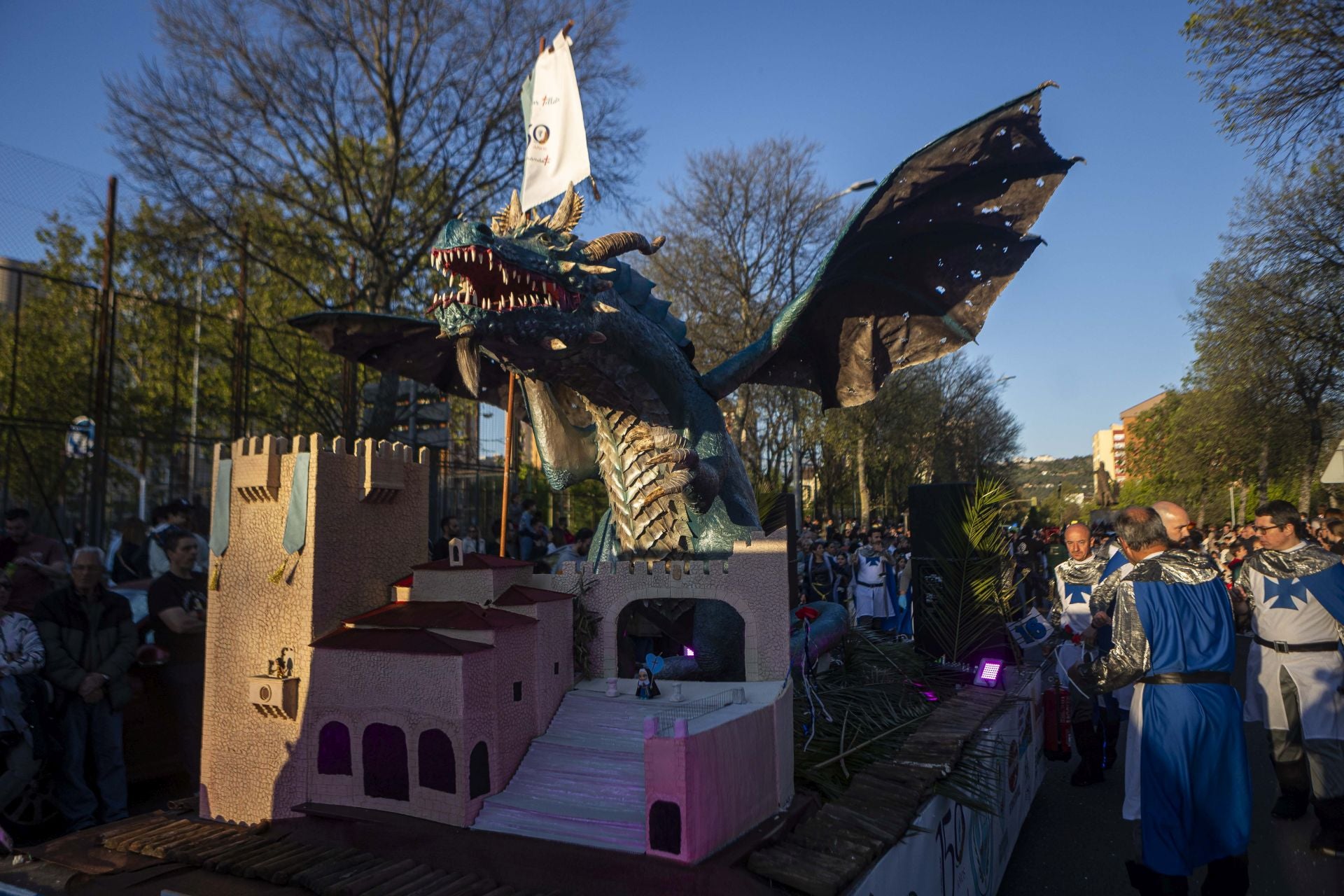 El desfile de San Jorge de Cáceres, en imágenes
