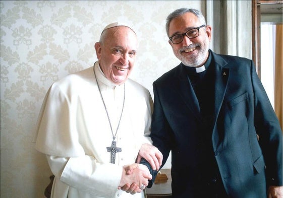 Juan Antonio Guerrero en una fotografía junto al papa Francisco.