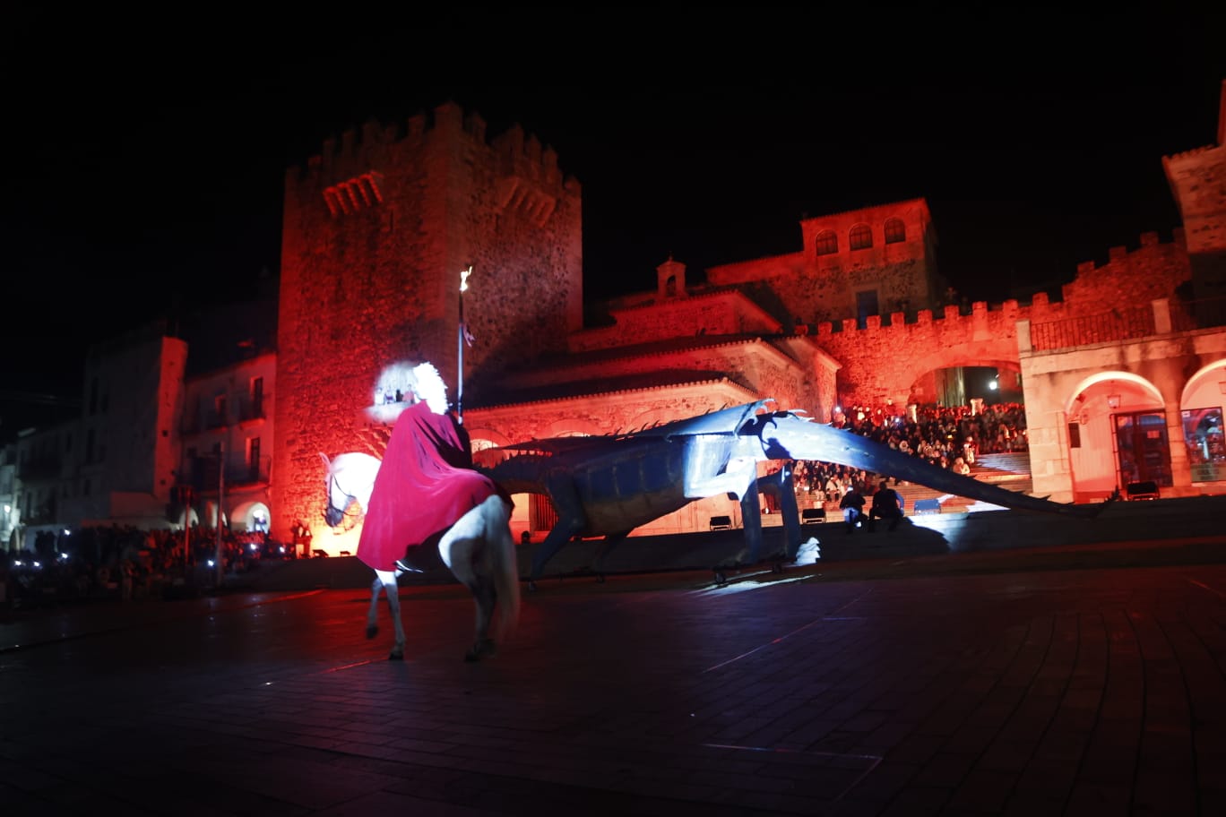 El desfile de San Jorge de Cáceres, en imágenes