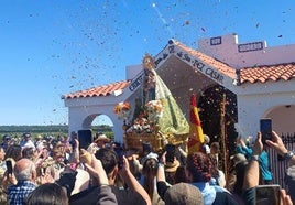 Portaje se prepara para honrar a la Virgen del Casar