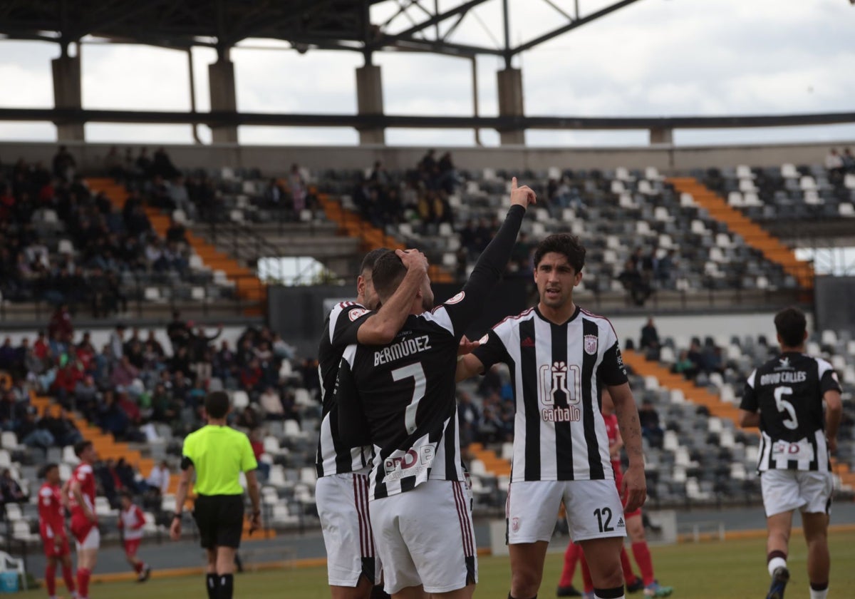 El Badajoz tiene dos salidas para demostrar que quiere el ascenso