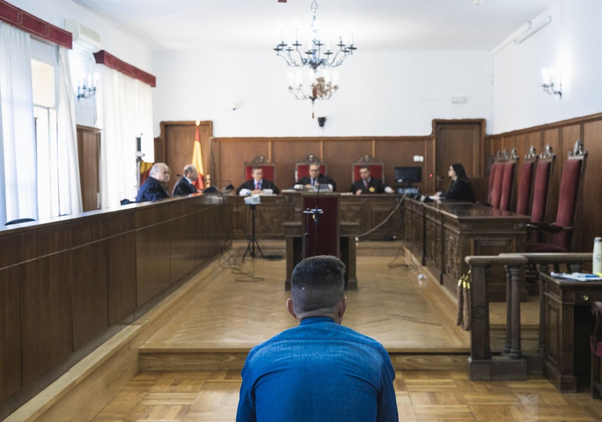 El hombre que robó en el bar Machín de Badajoz es condenado a cinco años de cárcel