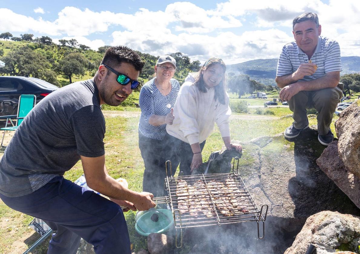 Extremadura se va de romería para despedir abril con chanfaina, cerveza y libros