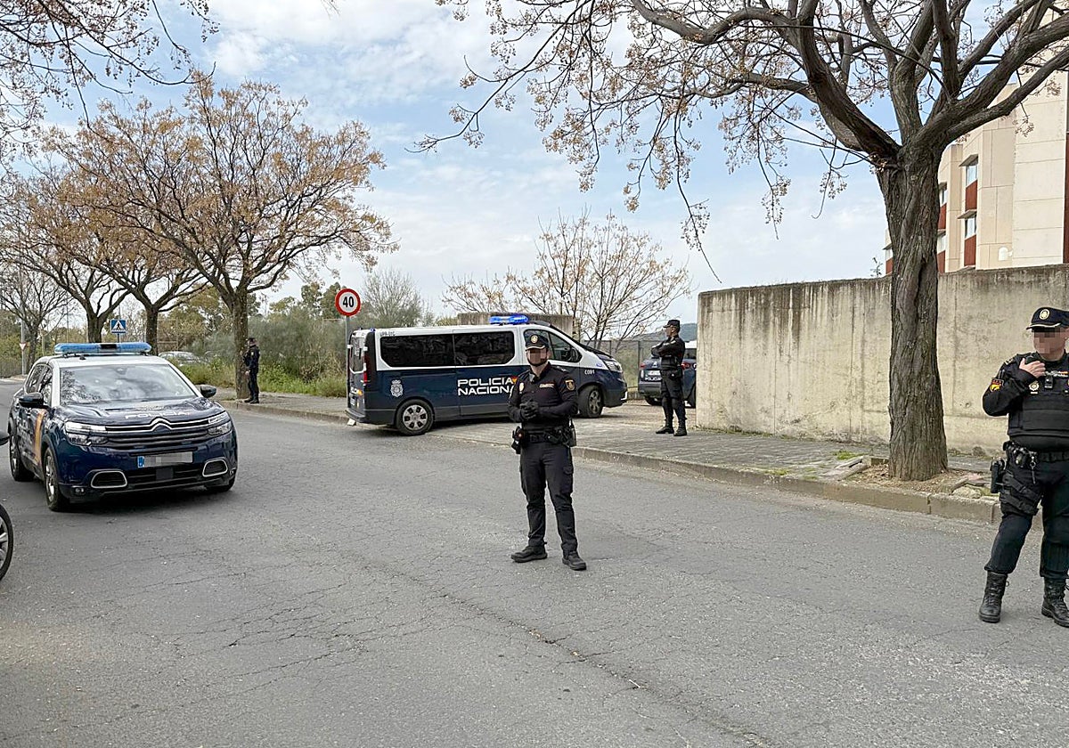 Los detenidos por el tiroteo entran en los juzgados placentinos.