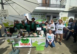 Una protesta de la plataforma No a la Mina de Cañaveral.
