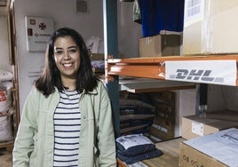 Elena López, de Agrovalladares, vende productos del campo y también entrega paquetes hace un año.