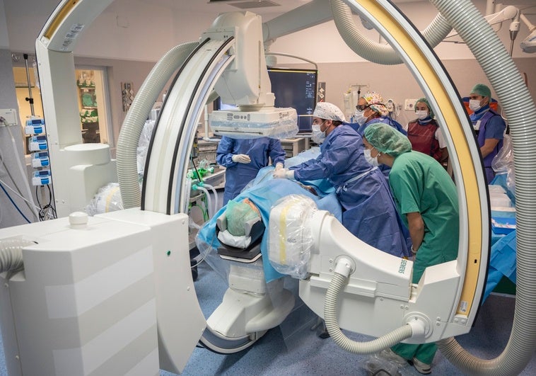 El número de vacantes de médicos especialistas en los hospitales se reduce de 74 a 62