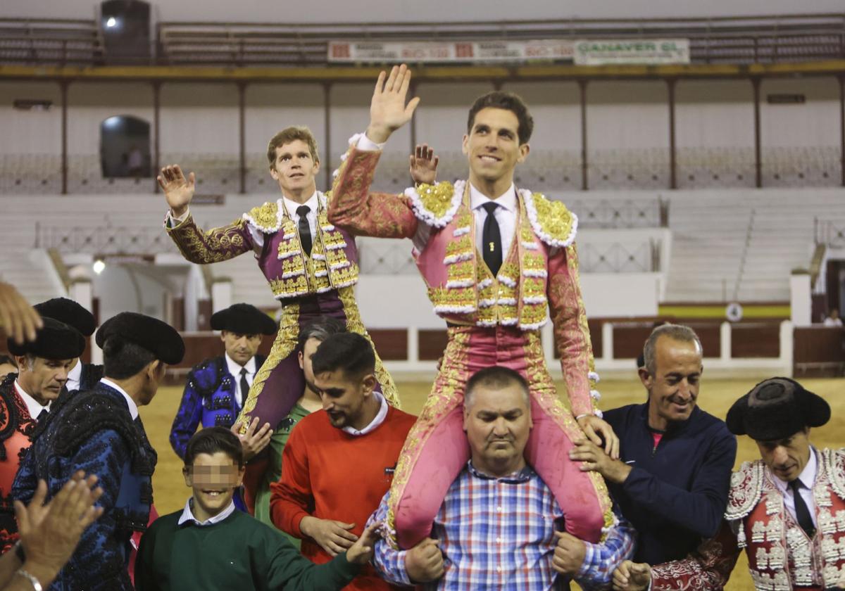 Borja Jiménez y Ginés Marín, a hombros en Mérida