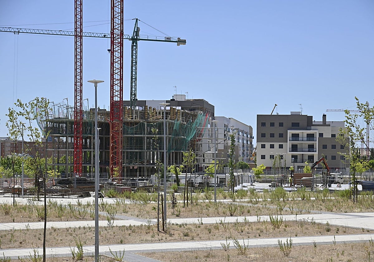 Viviendas en construcción en la ciudad de Badajoz.