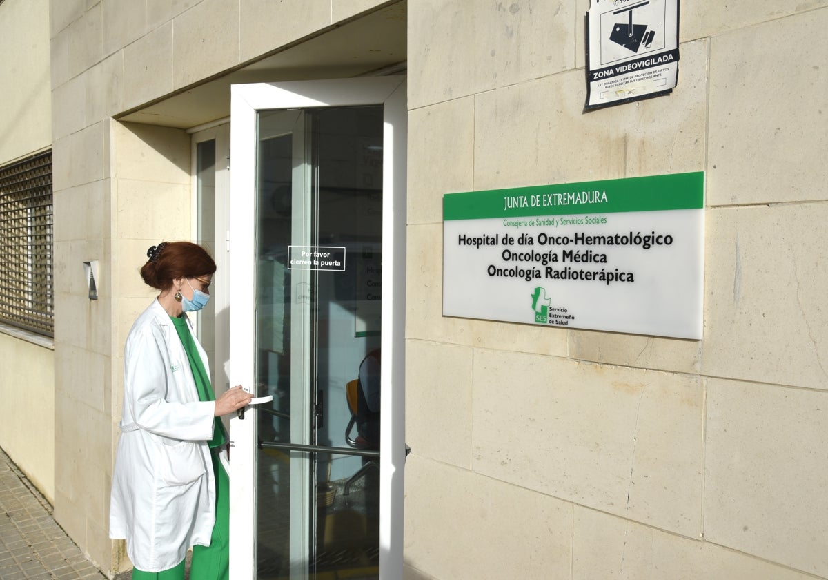 Contratos de tres años, alianzas estratégicas y privada para garantizar la atención sanitaria en Extremadura