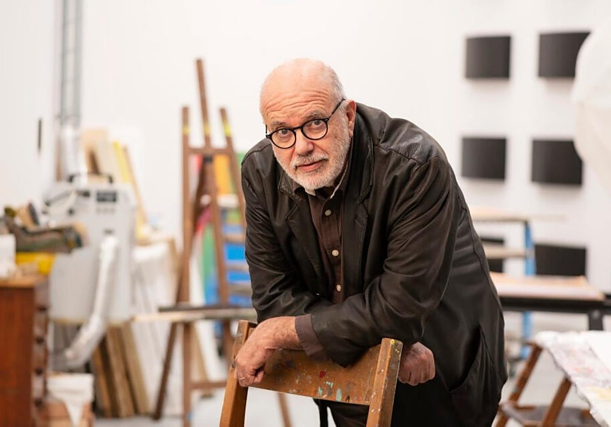 El artista portugués Pedro Calapez en su estudio.