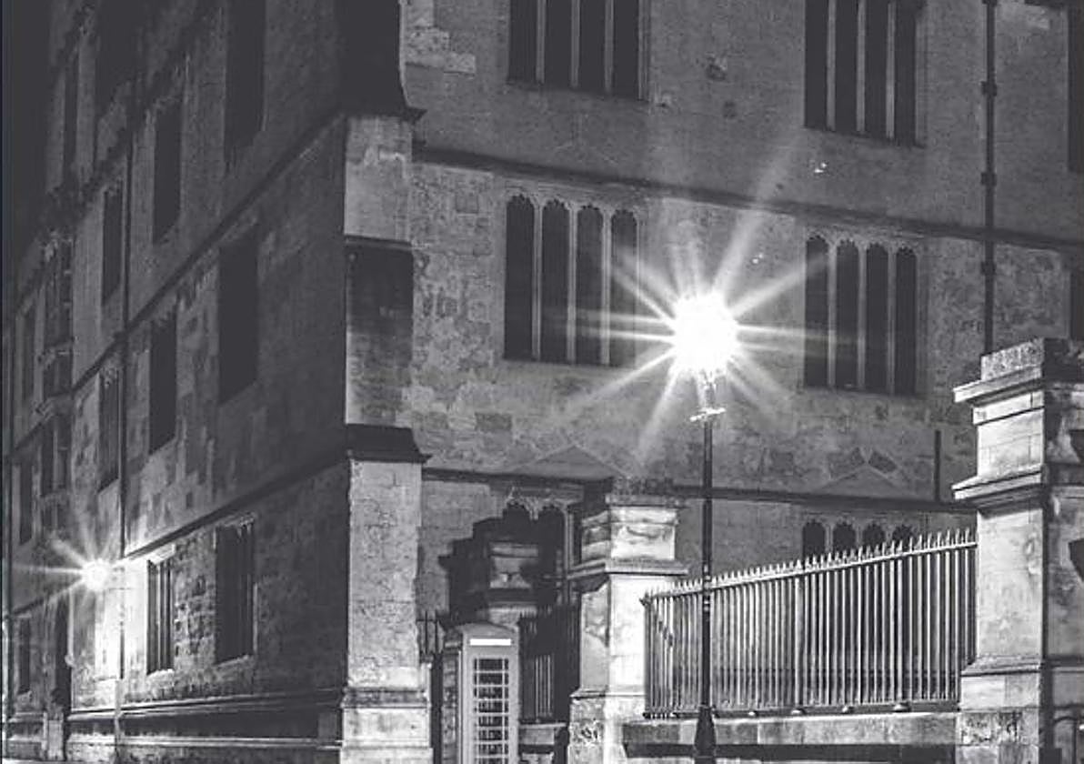 Detalle de la portada de Los Muertos de Jericó, de Colin Dexter.