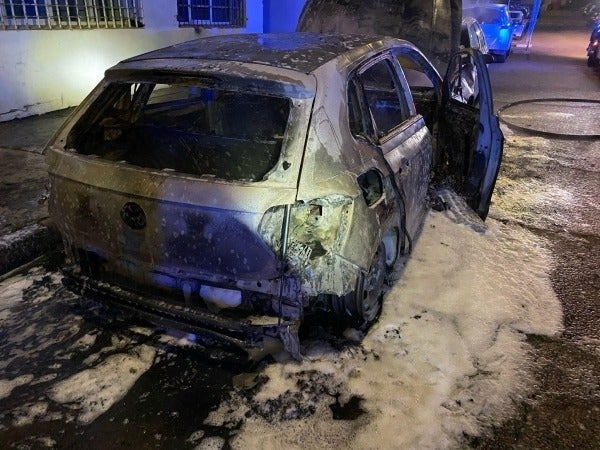 Así quedaron los coches quemados en las calles de Badajoz