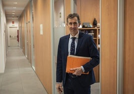 Diego Yebra, en su despacho en Badajoz.