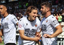 Raúl Beneit celebra el tercer tanto de su equipo el pasado domingo ante el Antequera.
