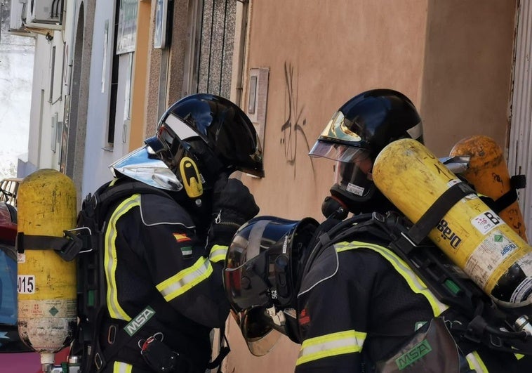 Emergencias de los bomberos extremeños: de los rescates en ascensores a los incendios por velas
