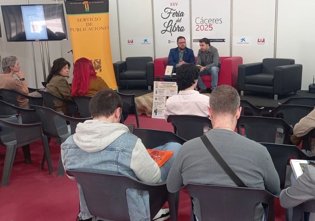 Una de las presentaciones de la Universidad de Extremadura este martes.