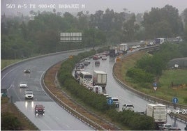 Dos accidentes en la A-5 provoca retenciones de varios kilómetros en Badajoz