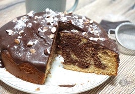 Resultado del bizcocho marmolado de chocolate y frutos secos
