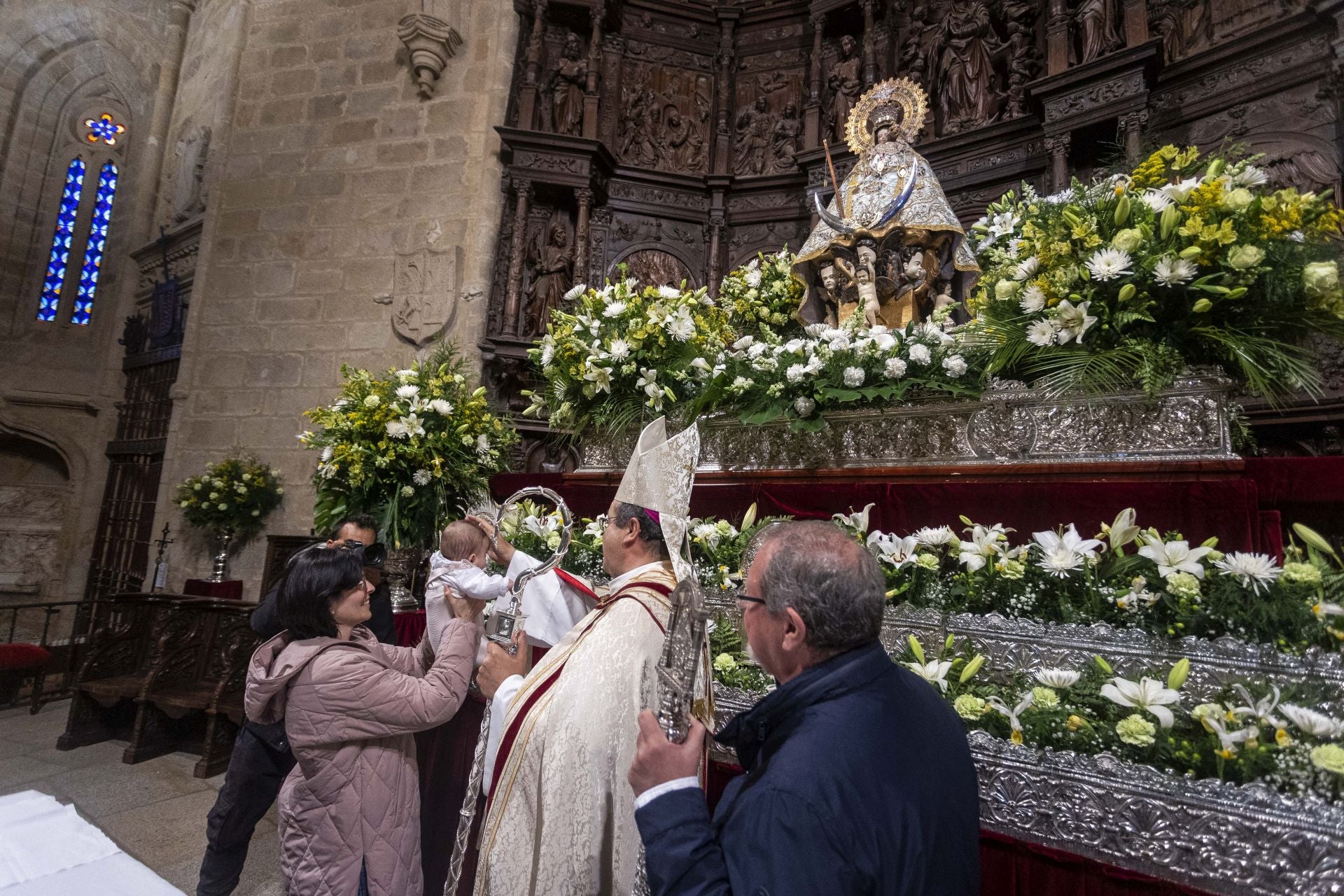 La presentación de los niños ante la Virgen de la Montaña, en imágenes