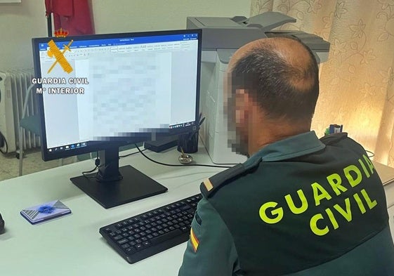 Uno de los guardias civiles que participó en la investigación.