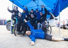 Equipo 'Step by step'. Primera fila: Sobre el suelo, Carlos Blanco; en la primera fila Alejandro Robles, Juanjo López y Pedro González; en la última están Paco Guerrero, José Calderón, Jordi Vicent e Iván Rodríguez.