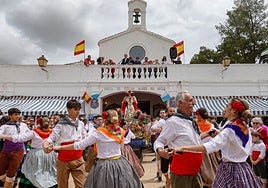 La ermita de Bótoa durante una romería.