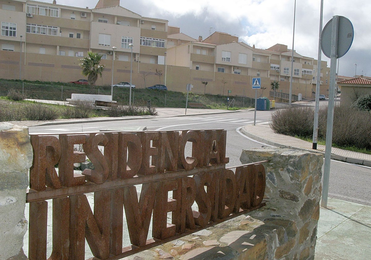 Entrada a Residencial Universidad, cuyas pistas han sufrido robos.