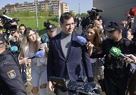 El hermano del presidente del Gobierno, David Sánchez, a su salida del juzgado.