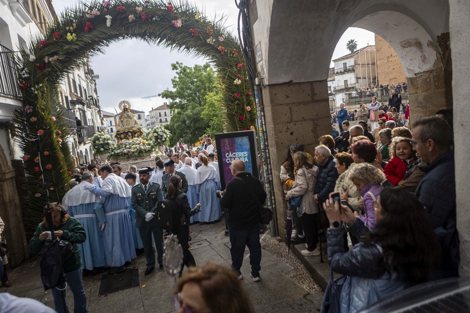 El regreso de la patrona de Cáceres a su santuario, en imágenes