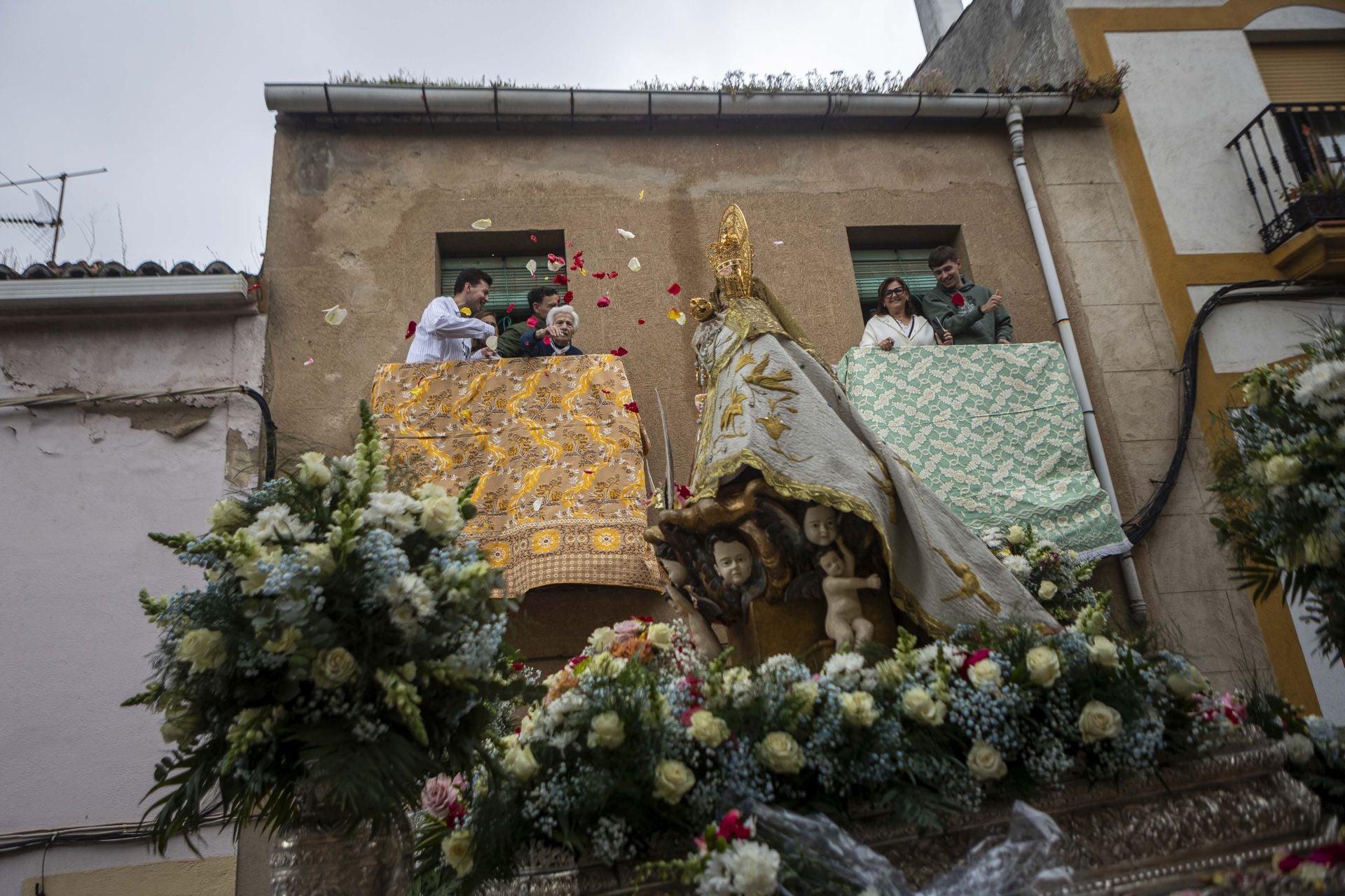 El regreso de la patrona de Cáceres a su santuario, en imágenes