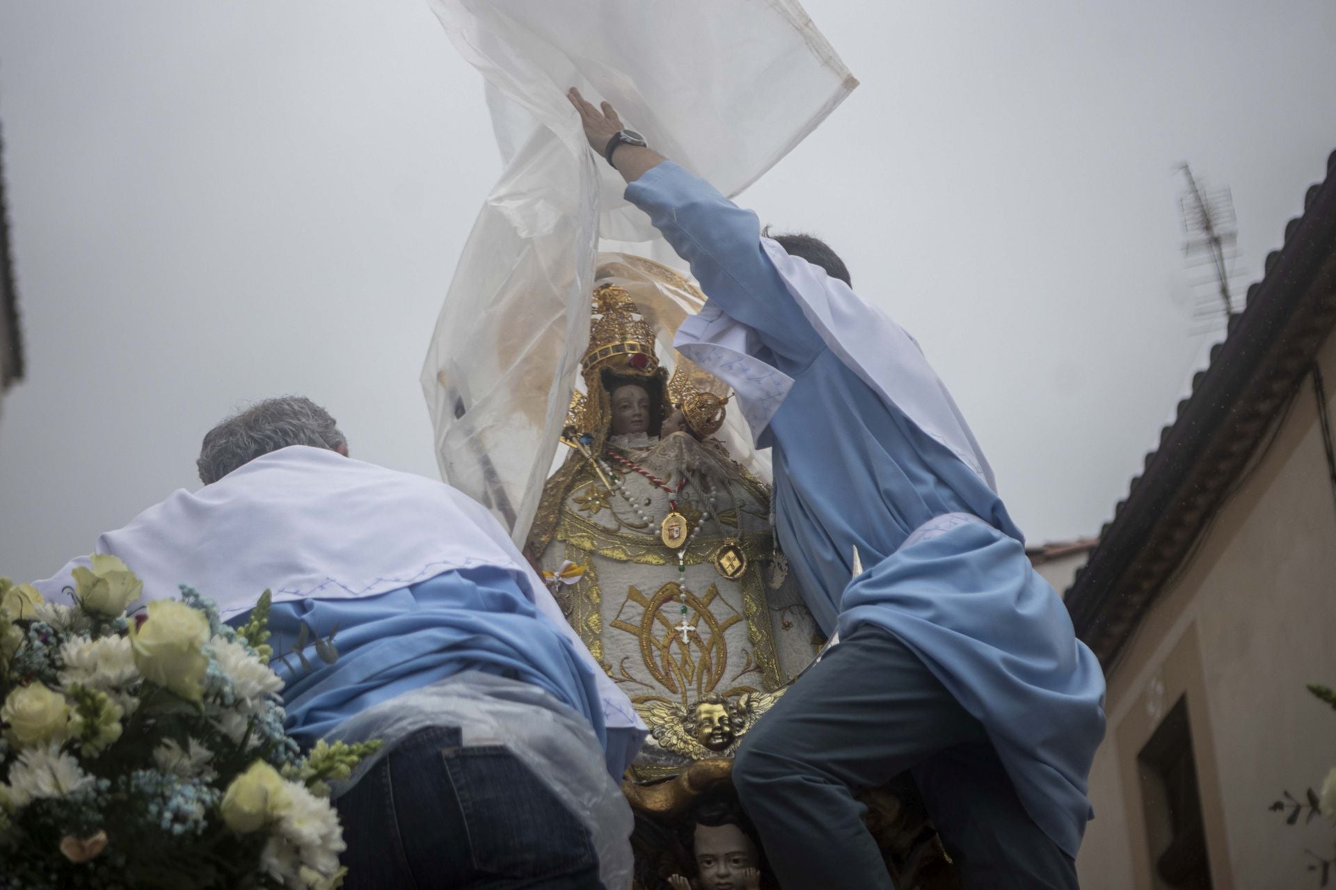 El regreso de la patrona de Cáceres a su santuario, en imágenes
