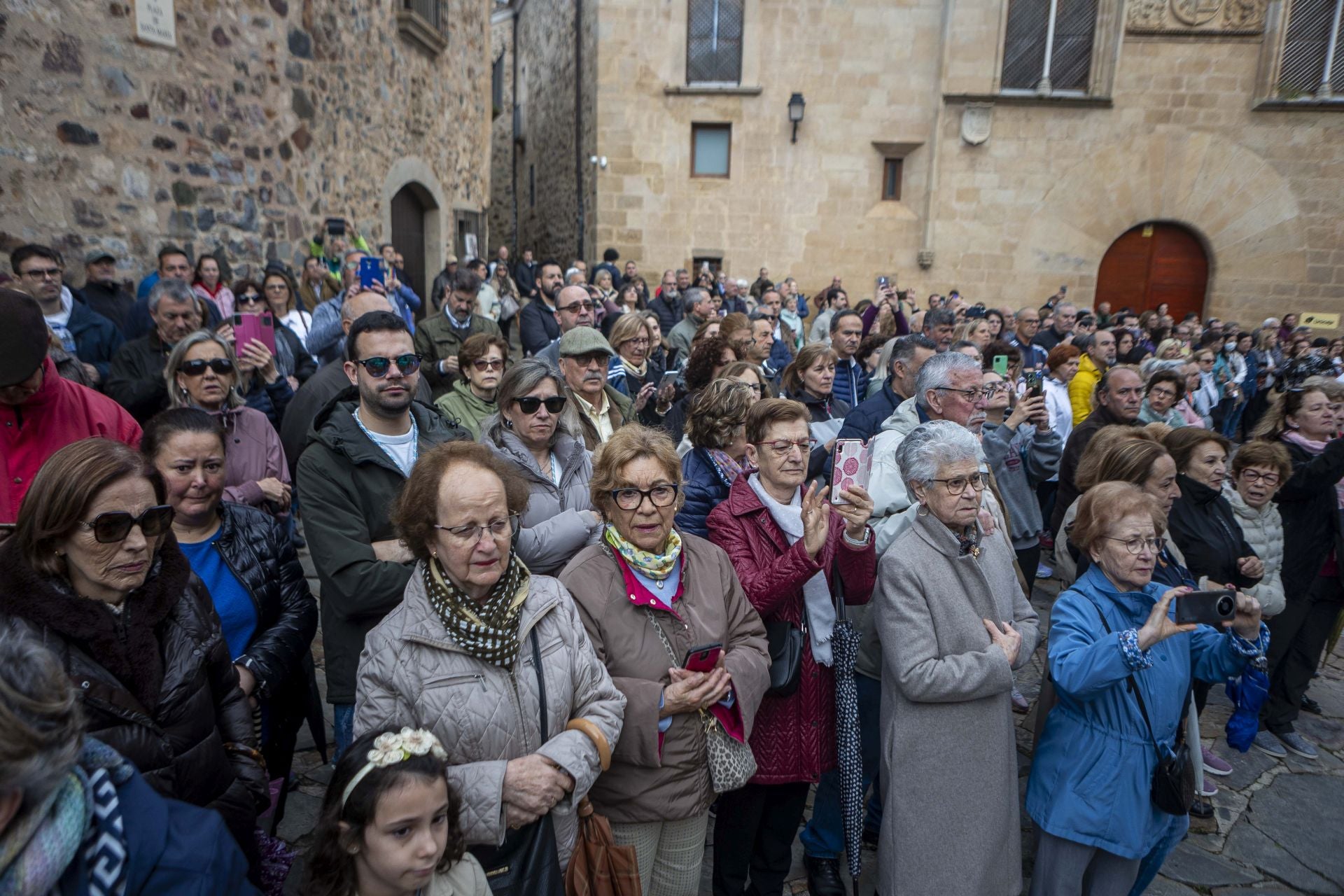 El regreso de la patrona de Cáceres a su santuario, en imágenes