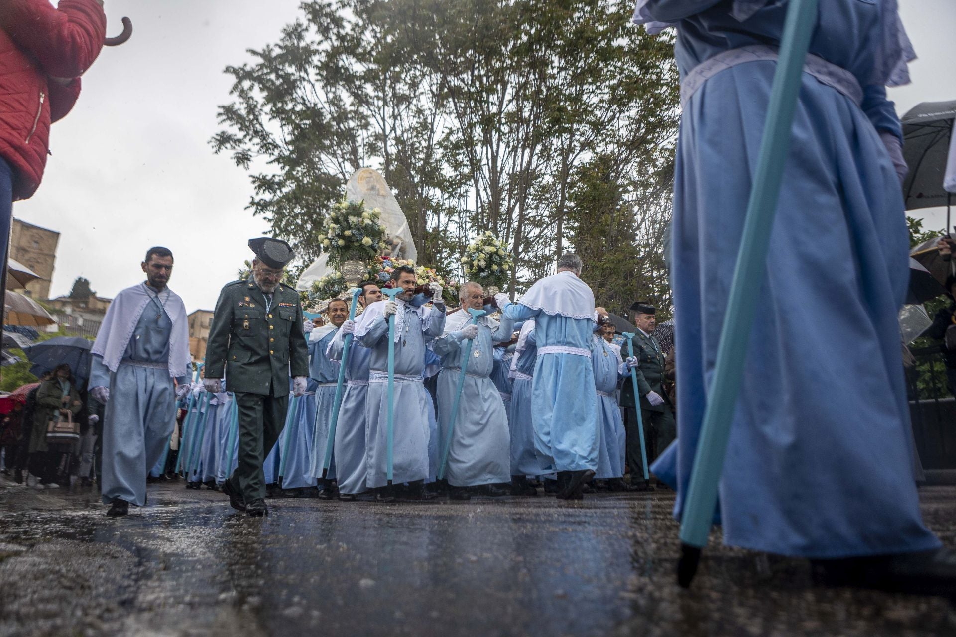 El regreso de la patrona de Cáceres a su santuario, en imágenes