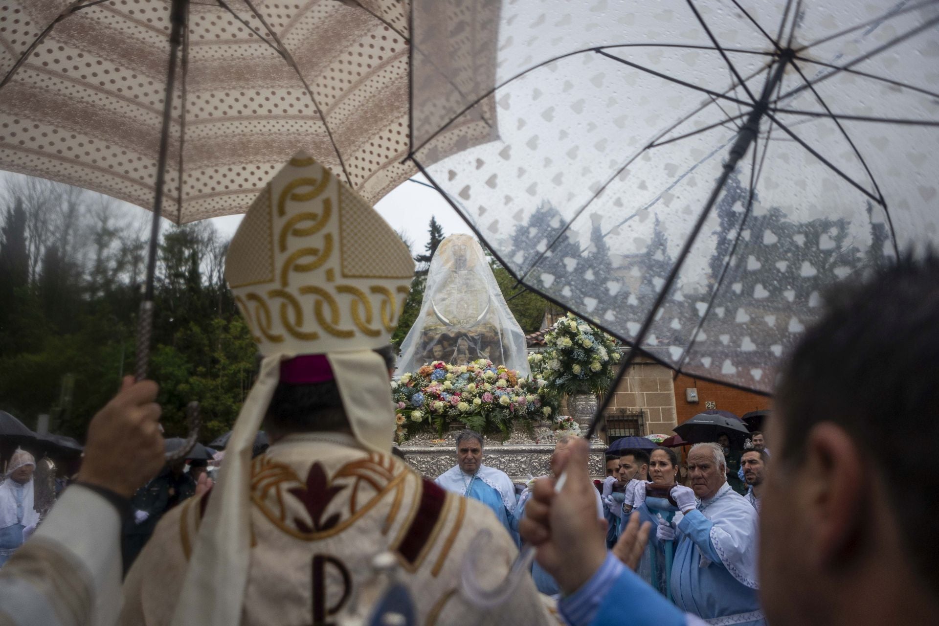 El regreso de la patrona de Cáceres a su santuario, en imágenes